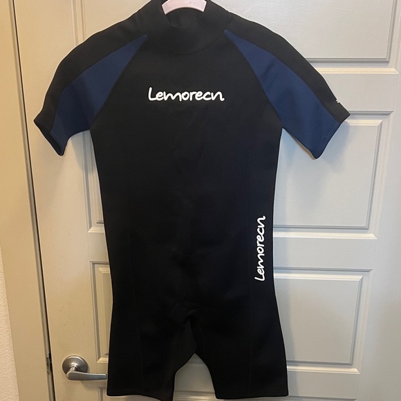 Lemorecn Black and Blue Short Sleeve Wetsuit - Picture 1 of 7